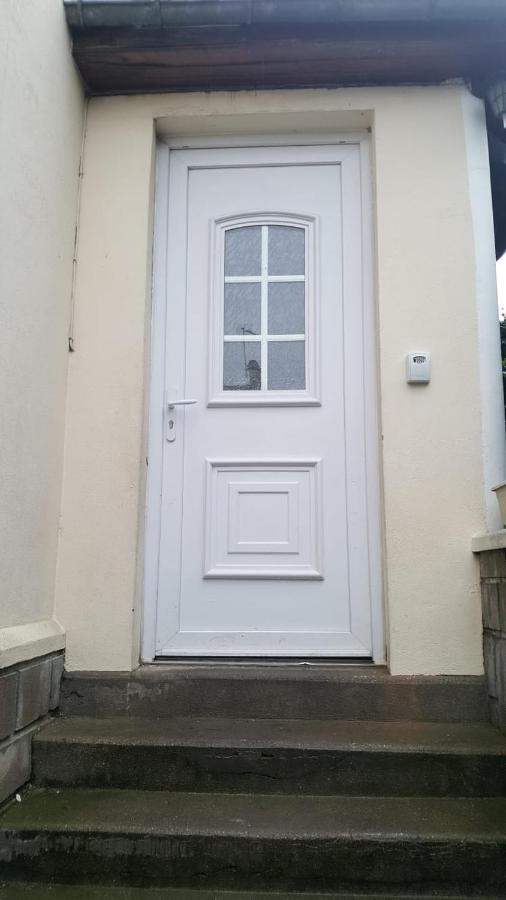3 Hebergements - Au 1Er Etage 1 Appartement 2 Pieces Et Au 2Eme Etage Un Logement De 2 Chambres Louees Separement Avec Coin Cuisine Et Toilettes A Partager- Dans Pavillon Au Pied Du Rer B A 5 Minutes De Paris Et 30 Mn Stade De France Кашан Екстер'єр фото