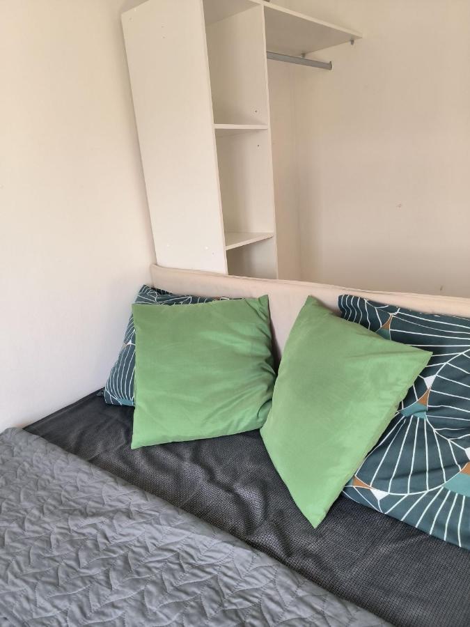 3 Hebergements - Au 1Er Etage 1 Appartement 2 Pieces Et Au 2Eme Etage Un Logement De 2 Chambres Louees Separement Avec Coin Cuisine Et Toilettes A Partager- Dans Pavillon Au Pied Du Rer B A 5 Minutes De Paris Et 30 Mn Stade De France Кашан Екстер'єр фото