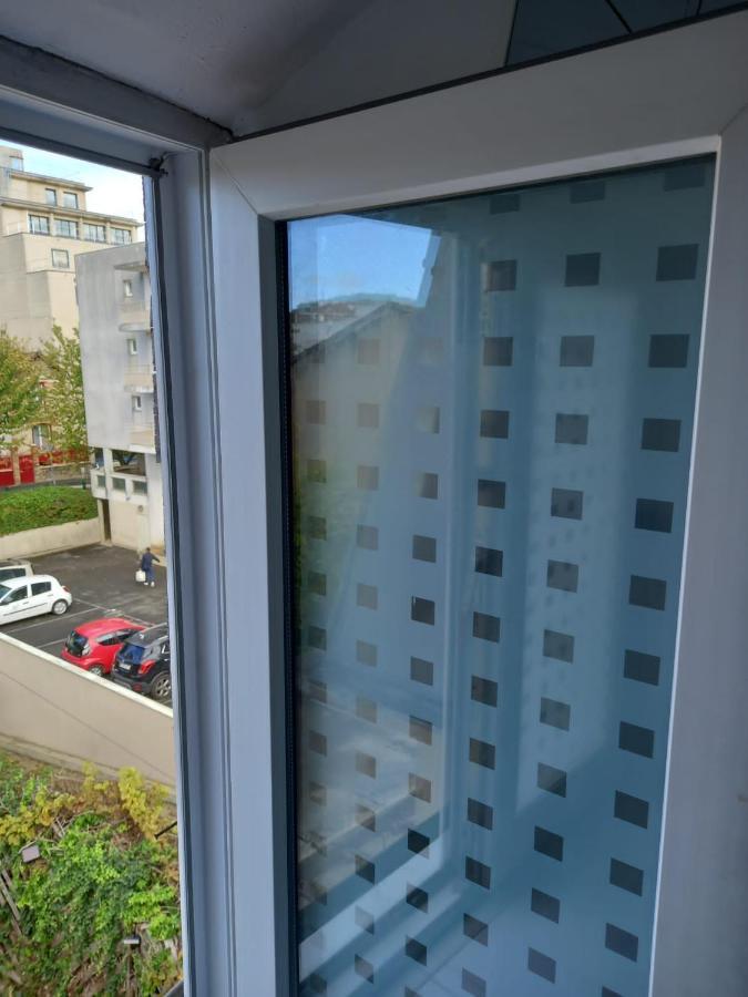 3 Hebergements - Au 1Er Etage 1 Appartement 2 Pieces Et Au 2Eme Etage Un Logement De 2 Chambres Louees Separement Avec Coin Cuisine Et Toilettes A Partager- Dans Pavillon Au Pied Du Rer B A 5 Minutes De Paris Et 30 Mn Stade De France Кашан Екстер'єр фото