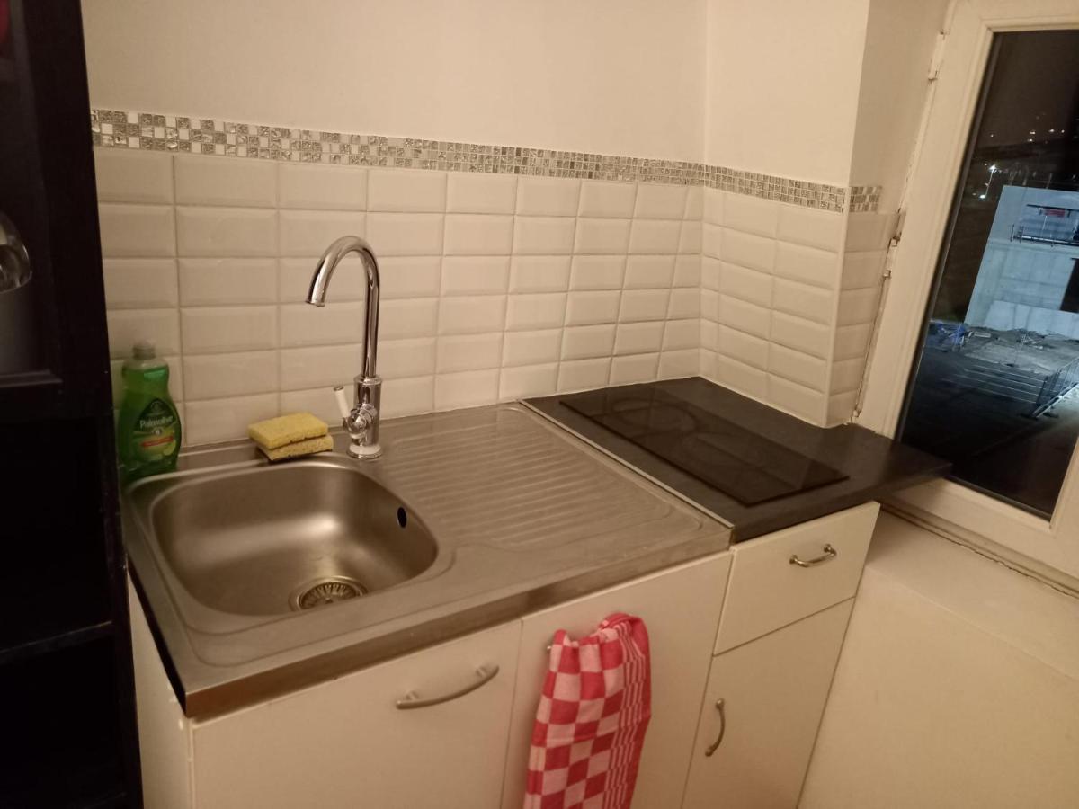 3 Hebergements - Au 1Er Etage 1 Appartement 2 Pieces Et Au 2Eme Etage Un Logement De 2 Chambres Louees Separement Avec Coin Cuisine Et Toilettes A Partager- Dans Pavillon Au Pied Du Rer B A 5 Minutes De Paris Et 30 Mn Stade De France Кашан Екстер'єр фото