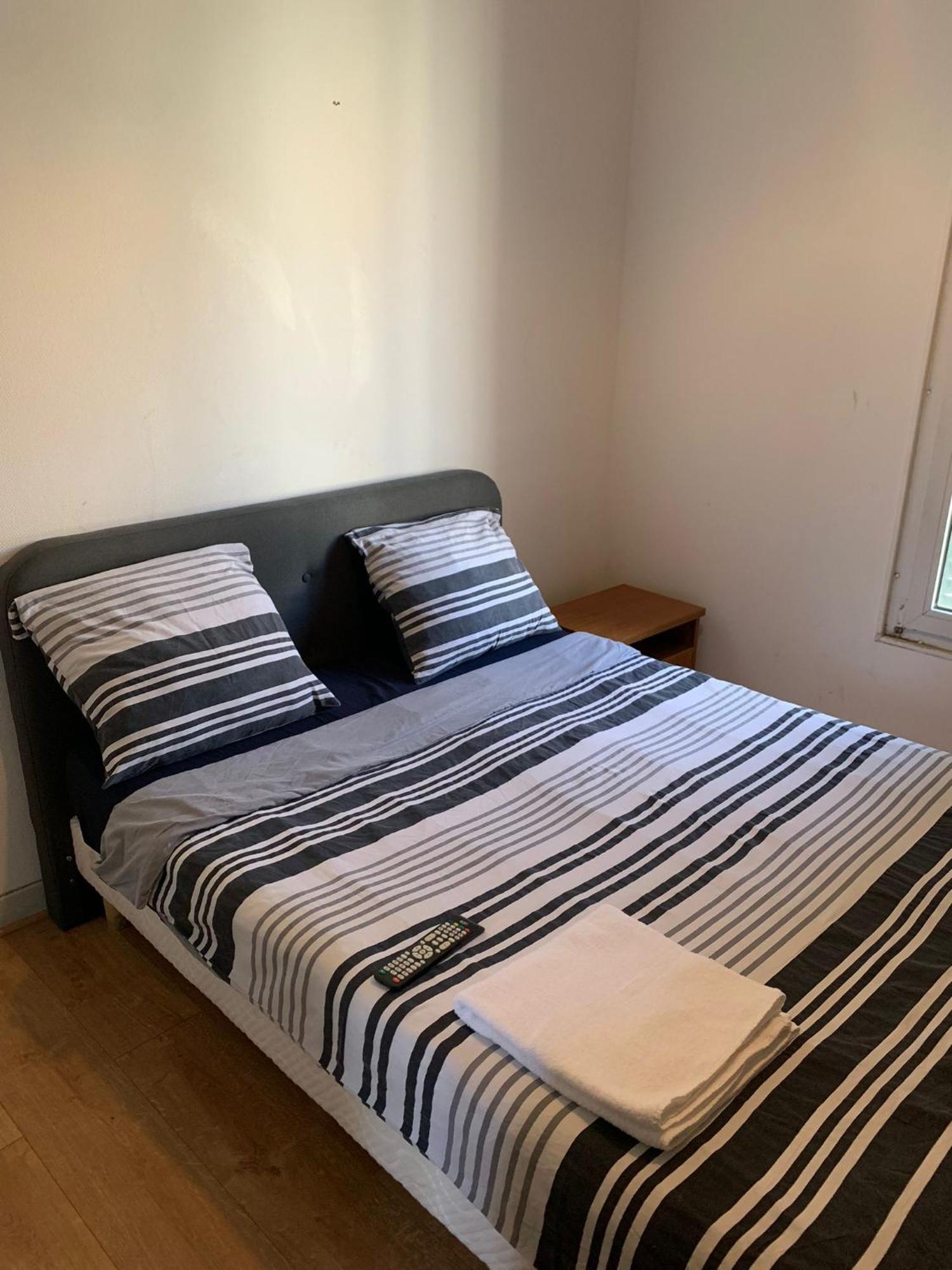 3 Hebergements - Au 1Er Etage 1 Appartement 2 Pieces Et Au 2Eme Etage Un Logement De 2 Chambres Louees Separement Avec Coin Cuisine Et Toilettes A Partager- Dans Pavillon Au Pied Du Rer B A 5 Minutes De Paris Et 30 Mn Stade De France Кашан Екстер'єр фото