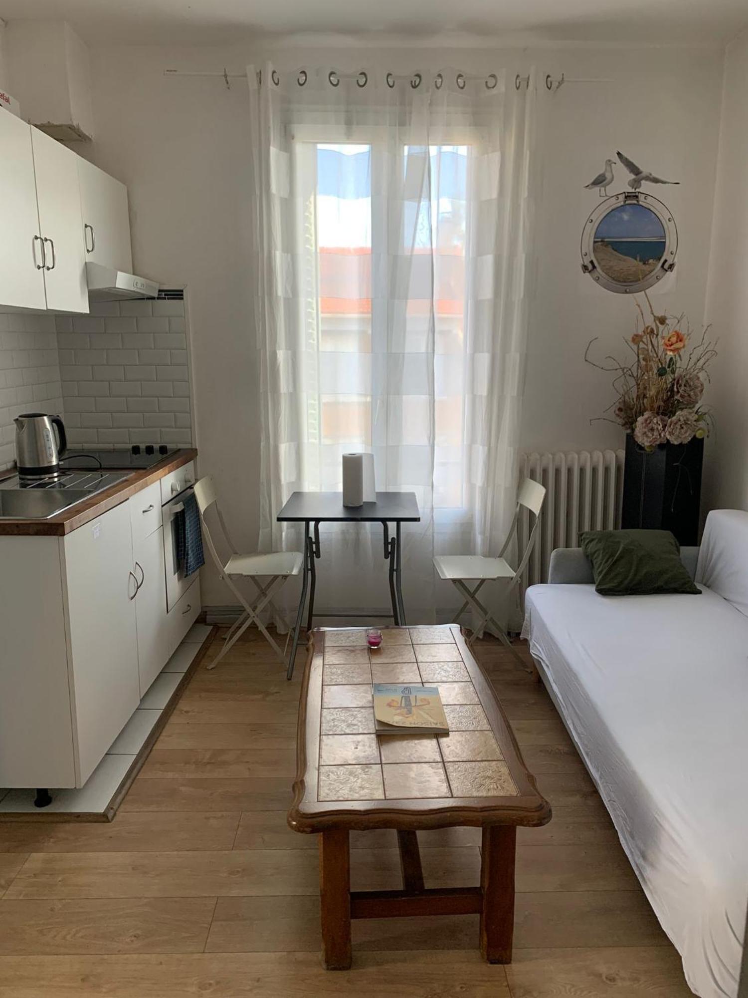 3 Hebergements - Au 1Er Etage 1 Appartement 2 Pieces Et Au 2Eme Etage Un Logement De 2 Chambres Louees Separement Avec Coin Cuisine Et Toilettes A Partager- Dans Pavillon Au Pied Du Rer B A 5 Minutes De Paris Et 30 Mn Stade De France Кашан Екстер'єр фото